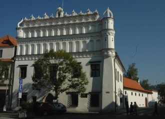 Музей в главной площади Сушице