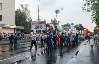 Люди в Сарове.