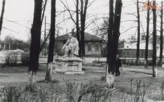 Тейково. Памятник Крылову И.А. 70-ые год