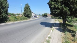 Улица при въезде в город Нова Загора.