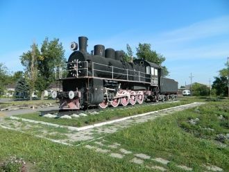 Старый памятник-паровоз.