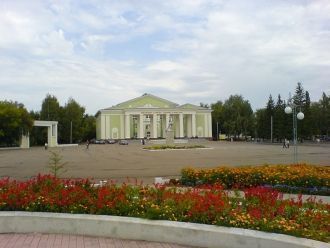 Дворец культуры (вид с площади Ленина)