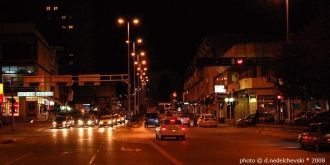Город Тетово ночью.