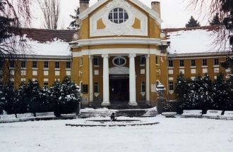 Минеральные ванны в городе Банкя.