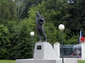 Памятник Ю. Гагарину. Поскольку город За