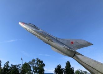 Памятник-самолет “МИГ-21”