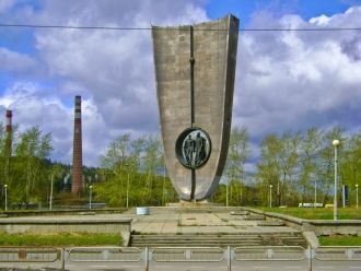 Стела создателям города, Новоуральск.