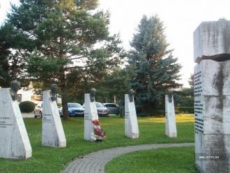 Памятник основателям курорта Дудинце