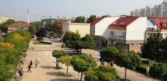 Пешеходы на улицах города
