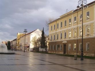 На улице города Славонски-Брод.