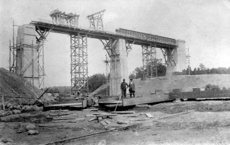 Строительство моста и железной дороги бл