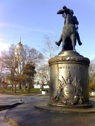 Памятник Суворову в Измаиле.