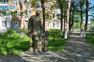 Памятник Максиму Горькому.