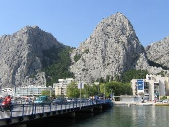 Город Омиш.