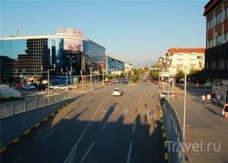 Улица у здания торгового комплекса Глоба