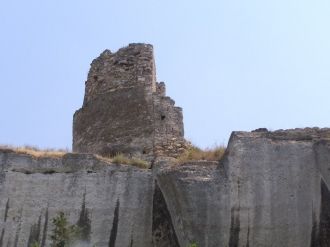 Останки (развалины) от крепости Аэтос (А