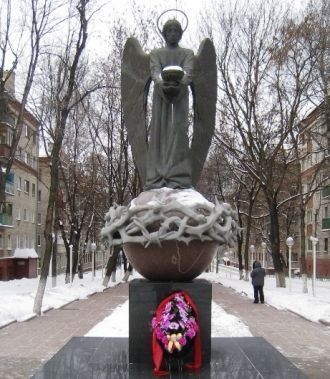 Памятник «Ангел-хранитель» на Аллее Памя