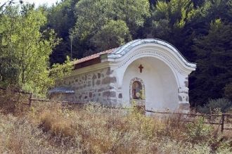 Алинский монастырь расположен на склоне 