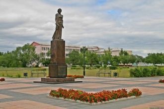 Памятник основательнице Черногорска Вере