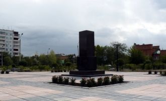 Памятник паралелопипеду г. Черногорск.