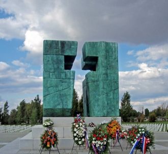 Вуковар: Мемориальное кладбище жертв хор
