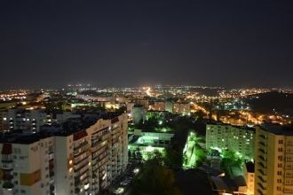 Дома города Новомосковска ночью
