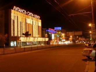 Вид на ночной Луганск.