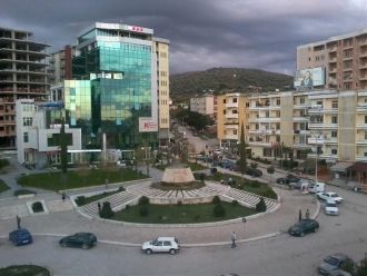 Бизнес-центр. Люшня, Албания.