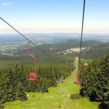 Подъемник на горнолыжном курорте Карпач.