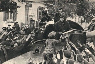 Начался «освободительный поход» Красной армии в Западную Украину и Западную Беларусь.