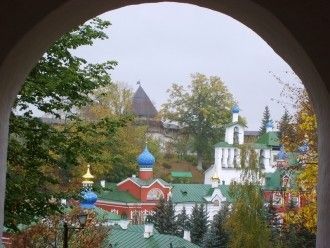 Основан Псково-Печерский монастырь