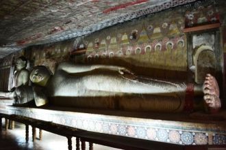 Лежащий 14-ти метровый Будда в Золотом х