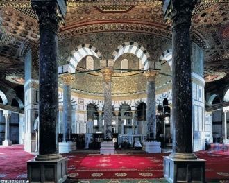 Интерьер мечети Омара в Иерусалиме