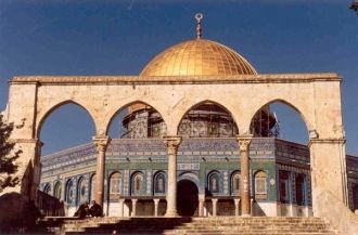 Мечеть Омара - колонны при входи в мечет