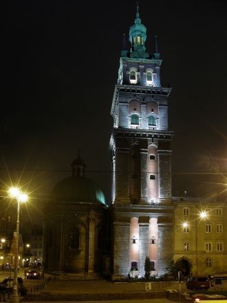 Успенская церковь ночью