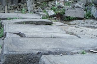 Надгробные плиты на территории манастыря