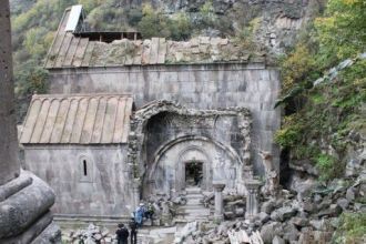 Она была построена в 1171 г. дочерью цар