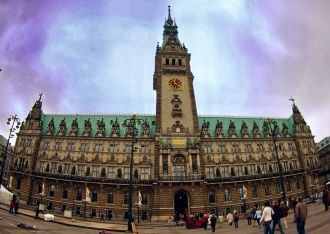 Скульптурное изображение Карла Великого 