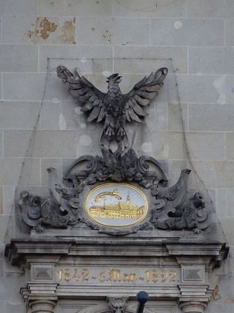 Скульптурное изображение этой птицы приз