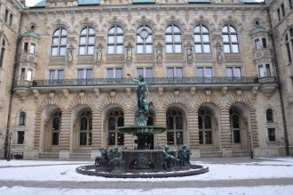 Решено установить скульптуру богини  Гиг