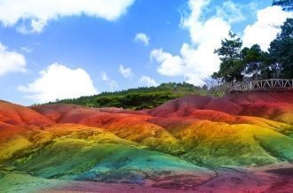 Разноцветная земля действительно уникаль