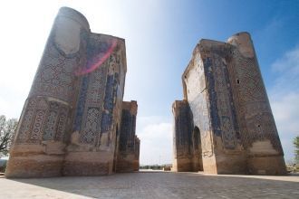 Дворец включал в себя несколько дворов, 