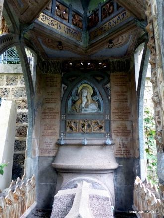 Надгробие семьи архитектора Жоржа Гетта 