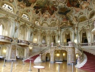 Киевский дворец использовали по-разному: