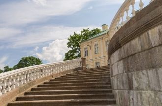 Лестница у террасы Большого Меншиковског