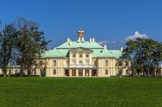 Большой Меншиковский дворец с южной стор