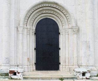 Южный вход в храм