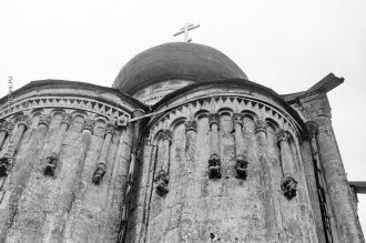 Фрагмент архитектурного декора апсид цер