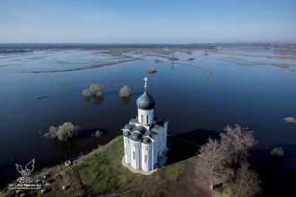 Церковь Покрова на Нерли. Вид сверху