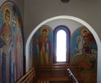 Внутри церковь украшена фресками. Они из